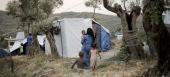 Να μεταφερθούν οι πρόσφυγες από τα νησιά στην ηπειρωτική Ελλάδα