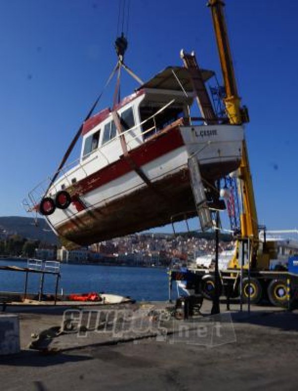 Σκουπιδότοπος το λιμάνι της Μυτιλήνης