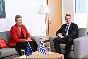 Ο Κυριάκος Μητσοτάκης με την Ευρωπαία επίτροπο Εσωτερικών Υποθέσεων, Ιλβα Γιόχανσον