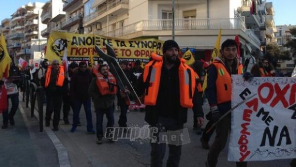 15 Μυτιληνιοί ύψωσαν τις φωνές τους για να πέσει ο φράχτης