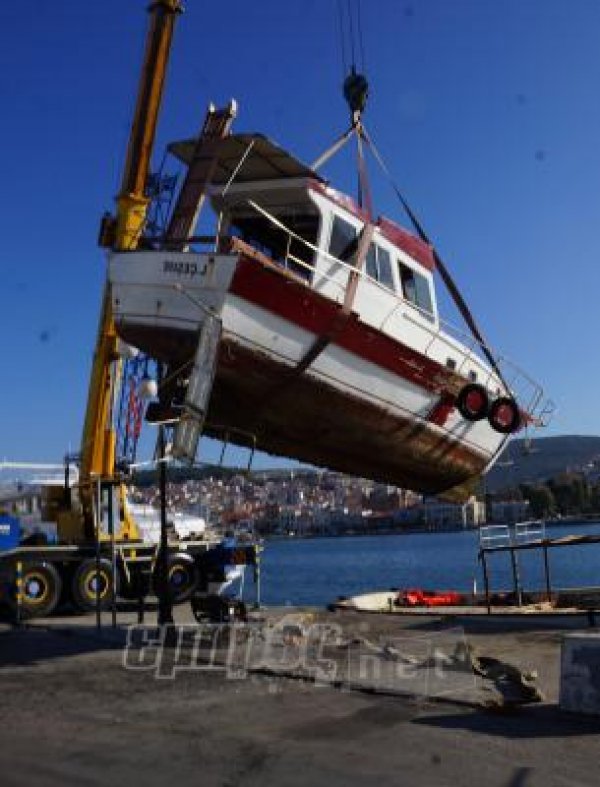 Ανελκύει 30 βυθισμένα πλοιάρια το Λιμενικό Ταμείο