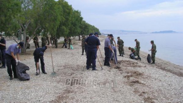 «Επιστράτευση» για τον καθαρισμό του νησιού