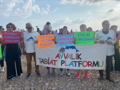 Αϊβαλί: Διαμαρτυρίες στο Σαρμουσάκ για επεμβάσεις στην παραλία