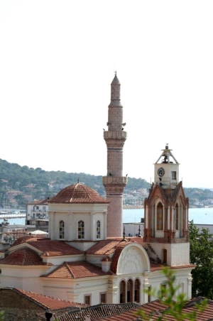 Συντήρηση των κεντρικών τζαμιών (πρώην εκκλησιών) του Αιβαλιού