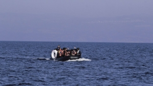 Βάρκα με 40 πρόσφυγες έφτασε στη Μυτιλήνη