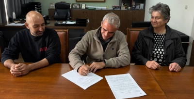 Υπογραφή σύμβασης για το έργο αναβάθμισης του ηλεκτροφωτισμού στην πλατεία Ακρασίου από το Δήμο Μυτιλήνης