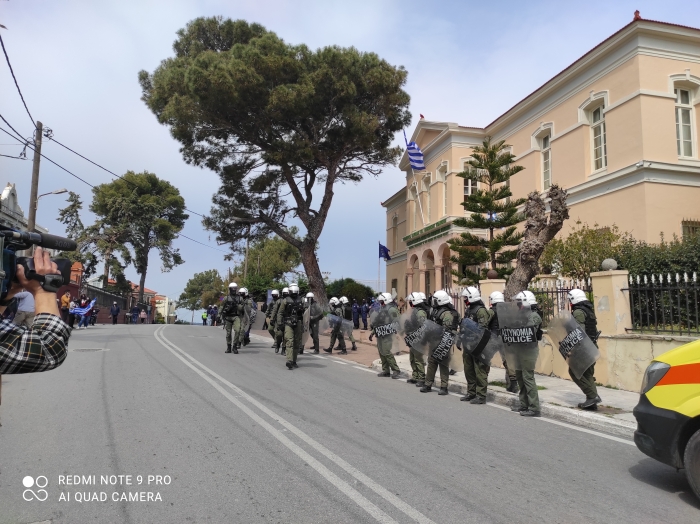 Έντονη η παρουσία της αστυνομίας στο κτίριο της Γενικής Γραμματείας