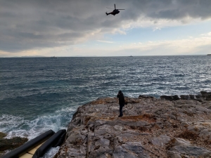 Στιγμιότυπο από την επιχείρηση του Λιμενικού γ