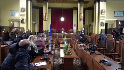 Χαμός στο Δημοτικό Συμβούλιο Μυτιλήνης [Vids]
