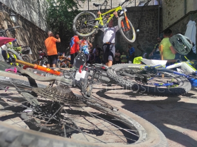 Ποδηλατάδες σε Άναξο, Πέτρα και Στύψη