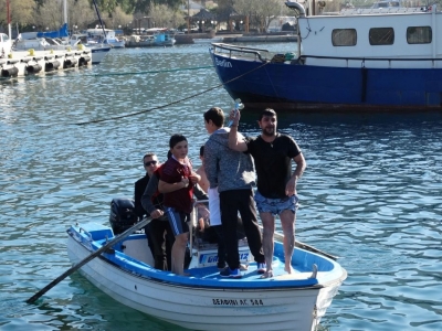 Θαρραλέοι κολυμβητές σε Χαραμίδα και Λουτρά