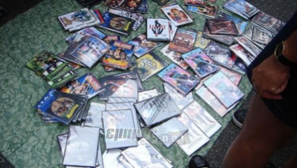 Σύλληψη για πλαστά DVDs και CDs