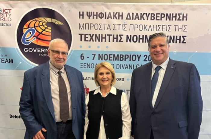 Στιγμιότυπο από την συνάντηση του αντιπεριφερειάρχη Παντελή Μπουρνιά με την Υφυπουργό Μετανάστευσης και Ασύλου, Σοφία Βούλτεψη