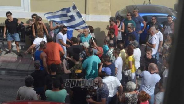 Μέλη της Χρυσής Αυγής επιτέθηκαν σε ομάδα γυναικών