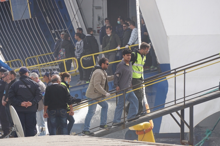 28 απελάσεις έναν μήνα μετά