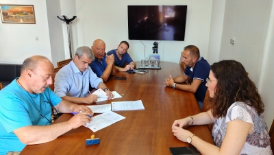 Στιγμιότυπο από την υπογραφή της σύμβασης 