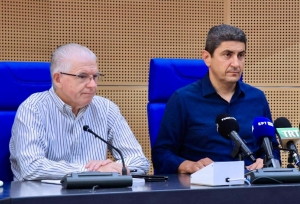 O Υπουργός Αγροτικής Ανάπτυξης και Τροφίμων Λευτέρης Αυγενάκης και ο Πρόεδρος του ΕΛΓΑ Ανδρέας Λυκουρέντζος