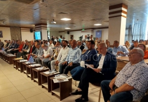 Άκαιρα και «διχασμένα»...