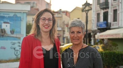 Οι επικεφαλής της Λαϊκής Συσπείρωσης Μυτιλήνης και Βορείου Αιγαίου, Νίκη Τσιριγώτη και Αγλαΐα Κυρίτση 