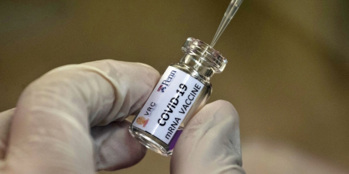 Αυξάνονται επικίνδυνα τα κρούσματα, ενώ μειώνονται οι εμβολιασμοί