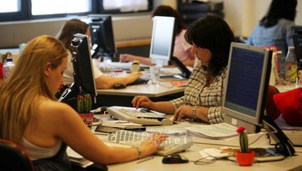Ολοταχώς για βίαιο περιορισμό του δημόσιου τομέα