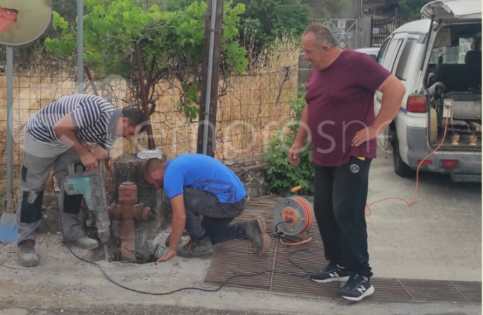 Από τις εργασίες αντικατάστασης πυροσβεστικών κρουνών 