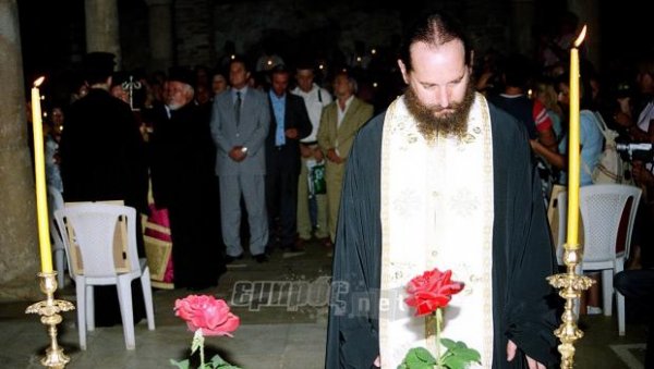 Θαρραλέα στο πλευρό του