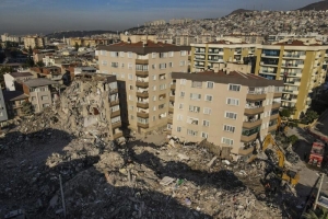 Σεισμός Σμύρνης: πολλοί νεκροί, πολλές οι καταστροφές