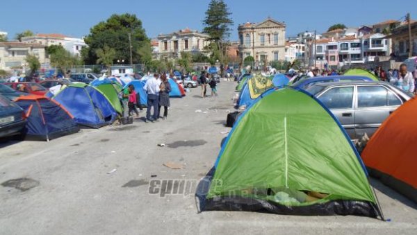 13.000 μετανάστες περιμένουν -μόνο- στη Μυτιλήνη!