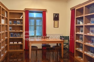 Από το εσωτερικό της βιβλιοθήκης 