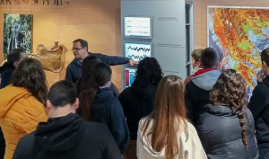 Οι μαθητές των Γυμνασίων Θερμής και Παμφίλων στη σεισμική τράπεζα του Μουσείου Φυσικής Ιστορίας Απολιθωμένου Δάσους Λέσβου