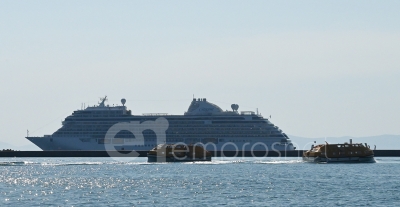 Το SEVEN SEAS GRANDEUR στο λιμάνι της Μυτιλήνης