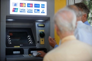 Από σήμερα το απόγευμα ξεκινούν οι πιστώσεις των αναδρομικών