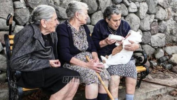 Πρόταση Νόμπελ με άρωμα Λέσβου και Χόλυγουντ: Αιμ Καμβύση, Στρ. Βαλιαμός, Σ. Σαράντον