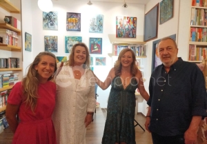 Η ιδιοκτήτης του Book&amp;Art  Βάλια Μπαρμπατιώτη, η κα Νάντια Λιαρέλλη, η καλλιτέχνης Μαρία Γιαννίκου και ο δημοσιογράφος Στρατής Λιαρέλλης 