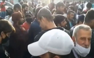 Δεκάδες πρόσφυγες περίμεναν για να εξυπηρετηθούν