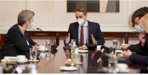 Συνάντηση Μητσοτάκη με Γιόχανσον