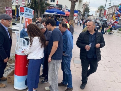 Συγκέντρωση υπογραφών για τον Ιμάμογλου και στ’ Αϊβαλί