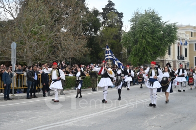 Παρέλαση 25ης Μαρτίου στη Μυτιλήνη [Vid &amp; Pics]