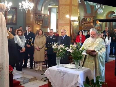 O Yφυπουργός Στέφανος Γκίκας με τον Λιμενάρχη Μυτιλήνης Δημήτρη Μάγειρα 