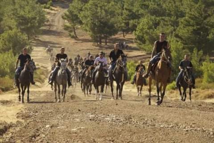 Από παλαιότερη πορεία των μελών της Λέσχης