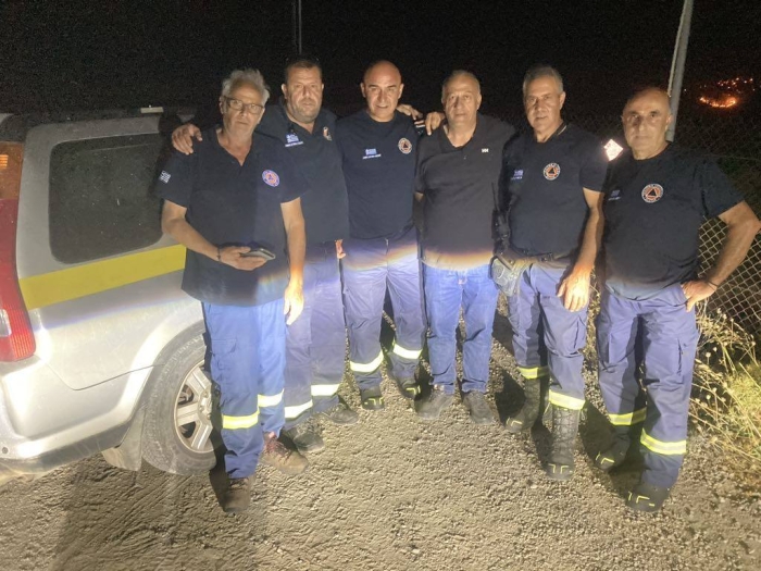 Ο Αντιδήμαρχος Πολιτικής Προστασίας Ανδρέας Αξής, μαζί με στελέχη της Πολιτικής Προστασίας του Δήμου ΔΛ, με το Δήμαρχο Χίου Γιάννη Μαλαφή