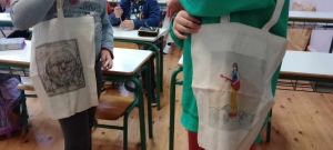 Η τέχνη ταξιδεύει  σε ένα κουτί…