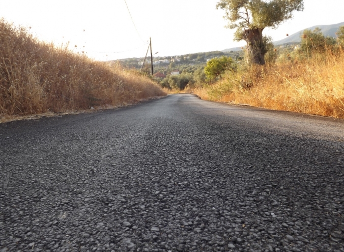 Έπεσε άσφαλτος στη Βίγλα