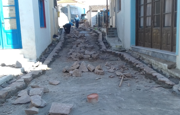 Aπό παλαιότερες εργασίες πλακοστρώσεων στο Σίγρι 