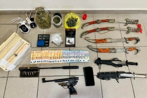 Συνελήφθη 53χρονος στη Μυτιλήνη, κατηγορούμενος για καλλιέργεια δενδρυλλίων κάνναβης, κατοχή και διακίνηση ναρκωτικών ουσιών