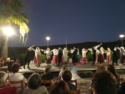 Παραδοσιακοί χοροί από όλη την Ελλάδα