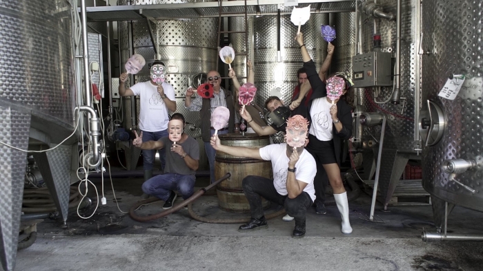 Σμιλεύοντας το Αρνητικό στην Αγία Παρασκευή