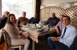 Στιγμιότυπο από την συνάντηση του Ιάσονα Πιπίνη με ξενοδόχους και τουριστικούς πράκτορες