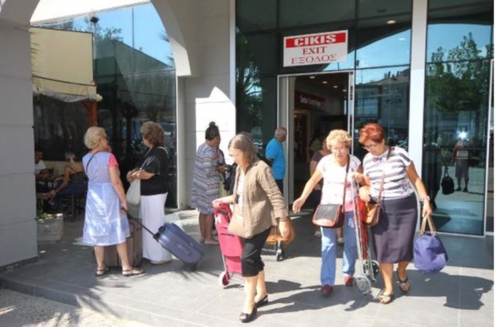 Οι Λέσβιοι στηρίζουν με τα ψώνια τους το Αϊβαλί